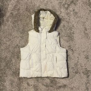 Women’s White Fur White Puffer Zip-up High Neck Hooded Sleeveless Jacket